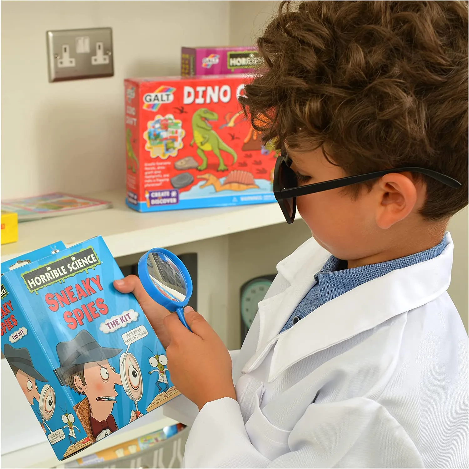 GALT 1105611 Horrible Science - Sneaky Spies
