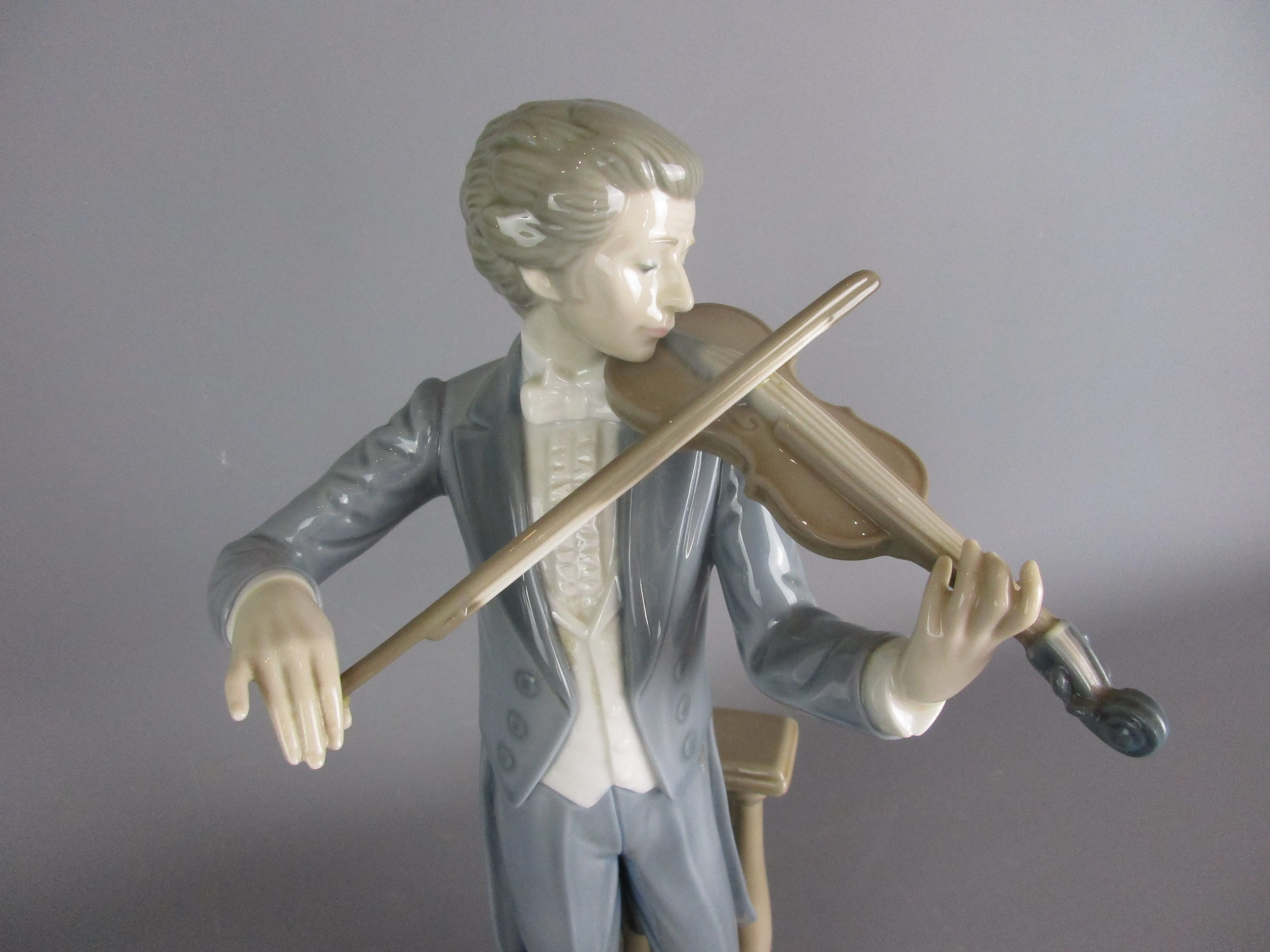 Llandro Violinist Statue Sculpture Figurine Vintage